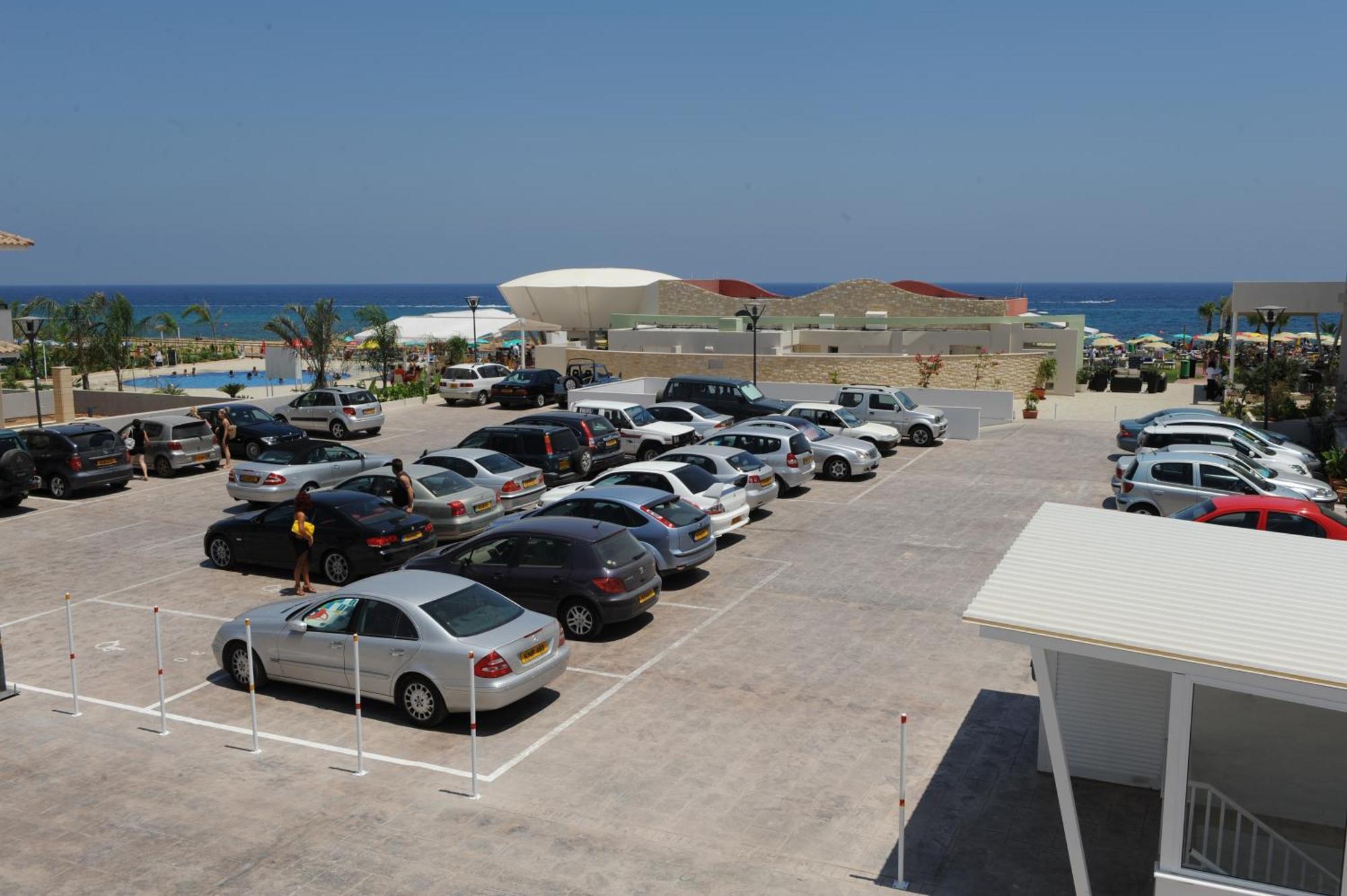 Polyxenia Isaak Luxury Villas And Apartments โปรทาราส ภายนอก รูปภาพ