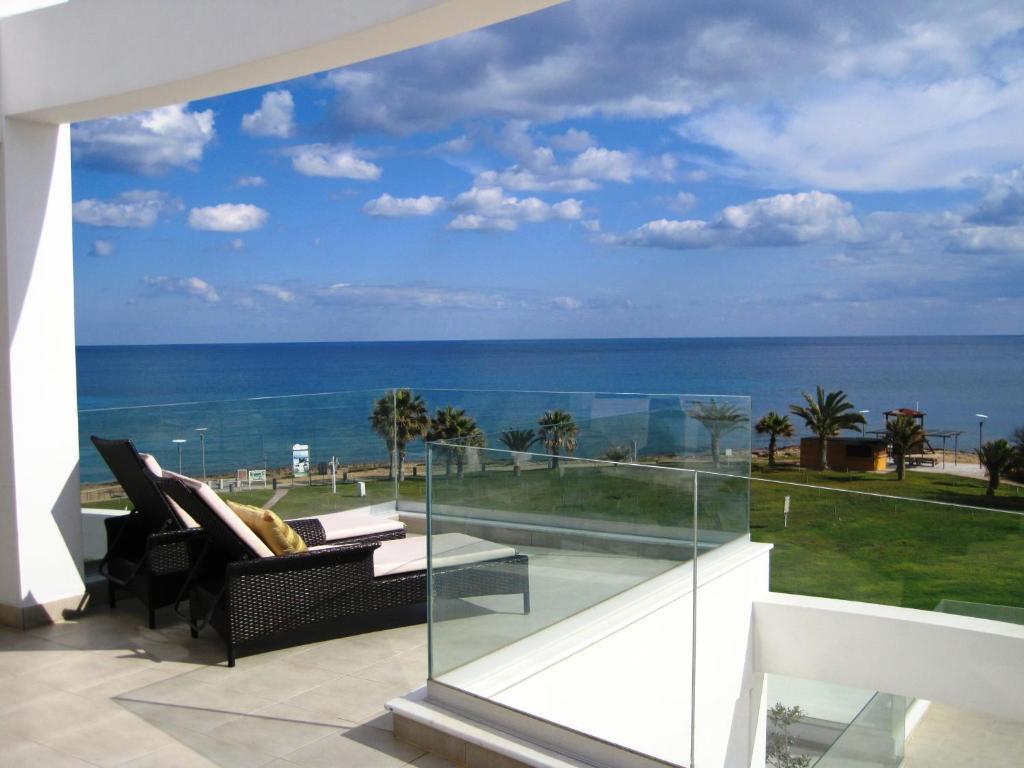 Polyxenia Isaak Luxury Villas And Apartments โปรทาราส ภายนอก รูปภาพ