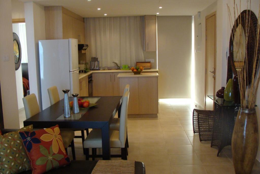 Polyxenia Isaak Luxury Villas And Apartments โปรทาราส ภายนอก รูปภาพ