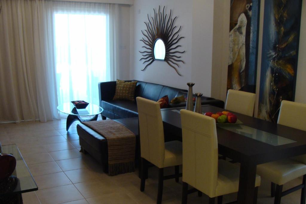 Polyxenia Isaak Luxury Villas And Apartments โปรทาราส ภายนอก รูปภาพ